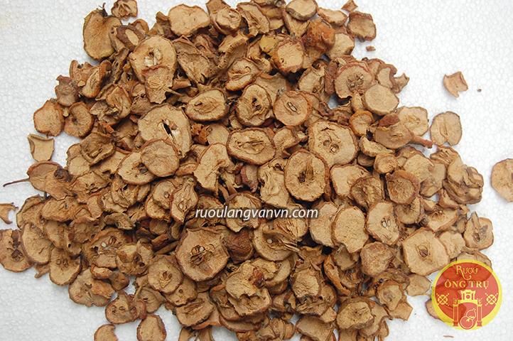 Cách ngâm rượu táo mèo khô