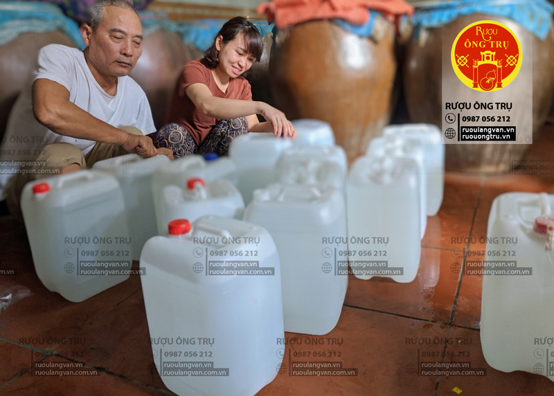 Bảo quản rượu bằng chum sành cổ
